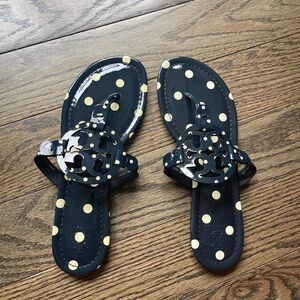 Tory Burch Miller Sandal | Printed Patent Leather | NAVY CLASSIC DOT | Size 7.5